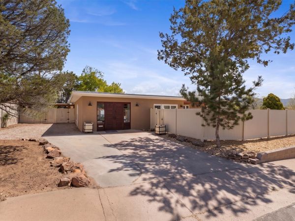 211 Spruce Street, Santa Fe, NM 87501
