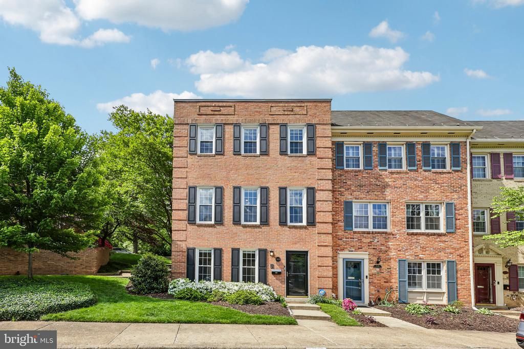 7438 Hallcrest Drive, McLean, VA 22102 Main Photo