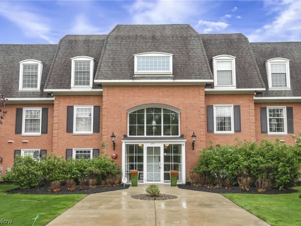 22701 Center Ridge Road , Unit 212, Rocky River, OH 44116