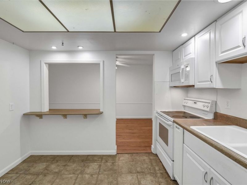 22701 Center Ridge Road , Unit 212, Rocky River, OH 44116 Photo 10