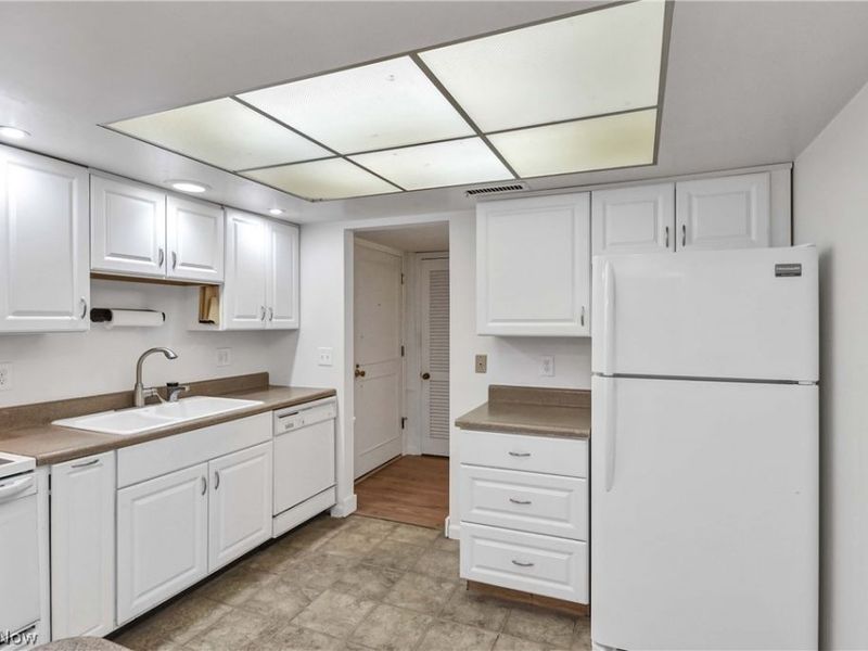 22701 Center Ridge Road , Unit 212, Rocky River, OH 44116 Photo 8