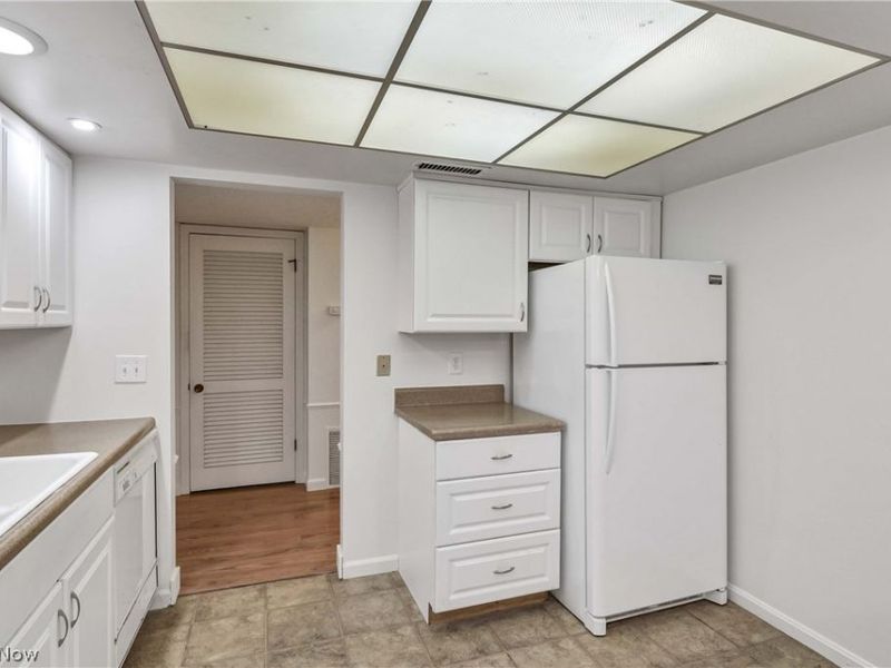 22701 Center Ridge Road , Unit 212, Rocky River, OH 44116 Photo 9