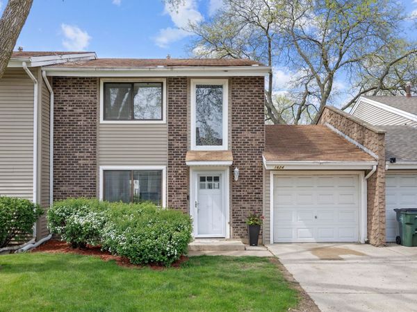 1624 E Waterford Lane , Palatine, IL 60074
