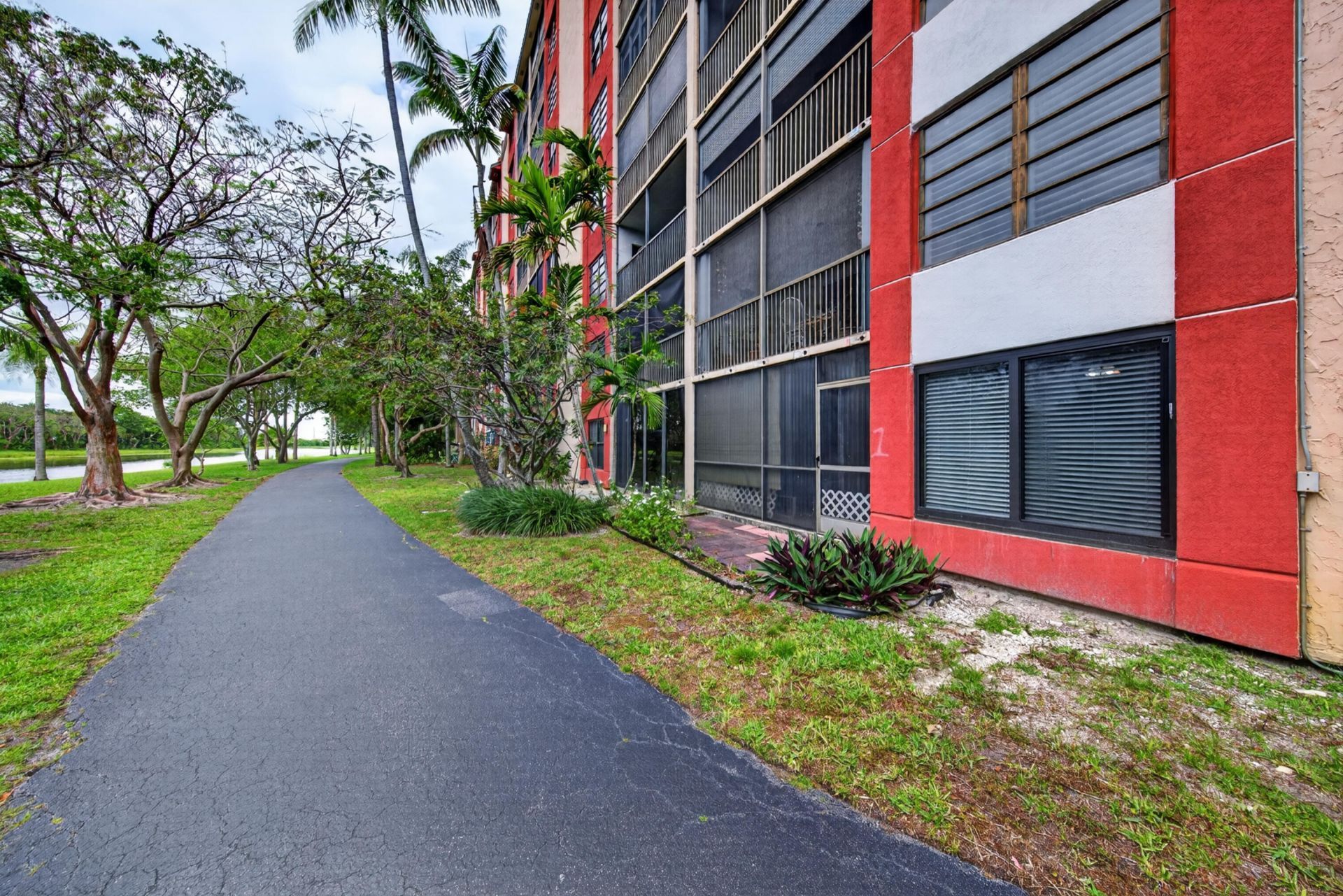 2200 S Cypress Bend Drive, Unit 101, Pompano Beach, FL 33069 Photo