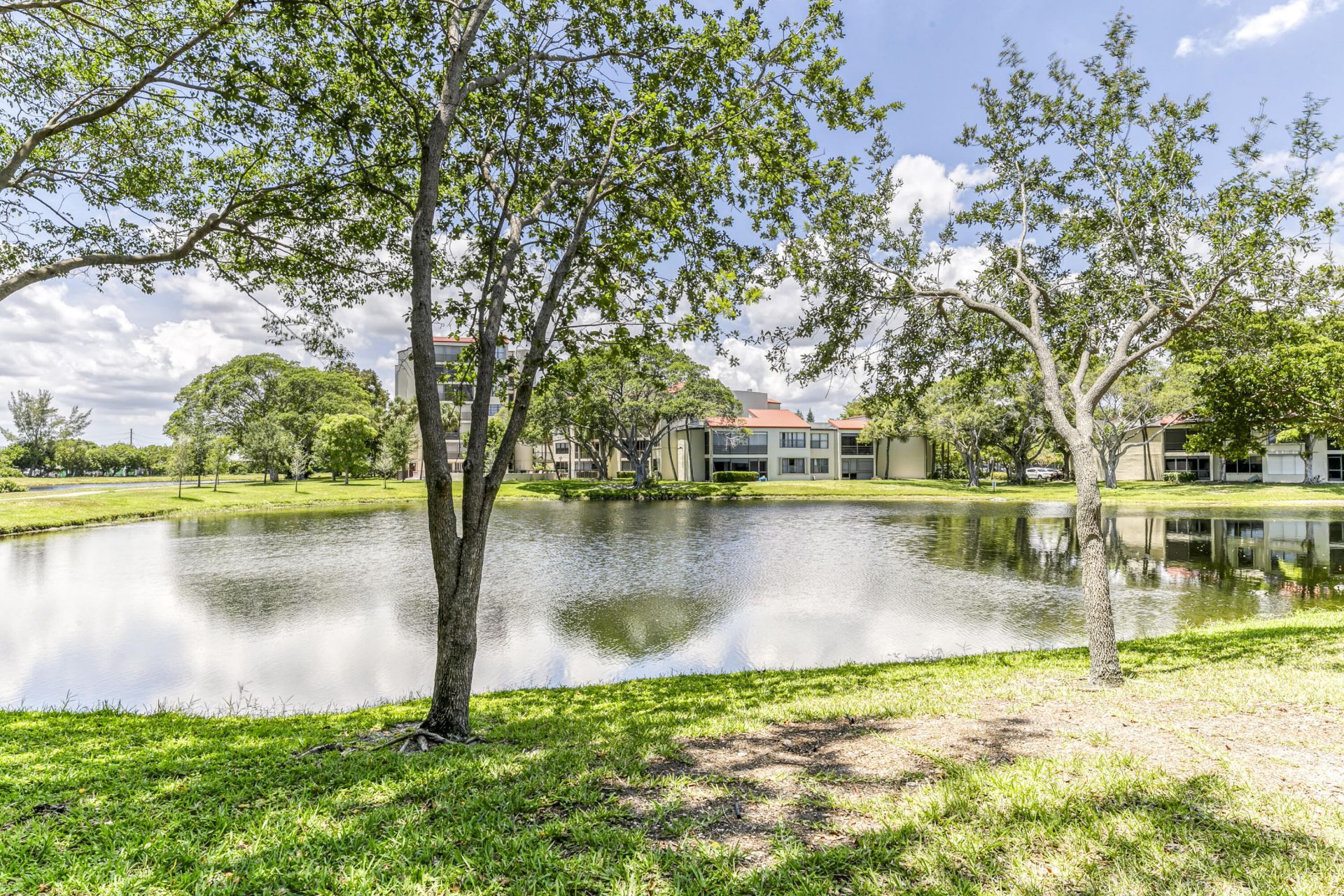2200 S Cypress Bend Drive, Unit 101, Pompano Beach, FL 33069 Photo