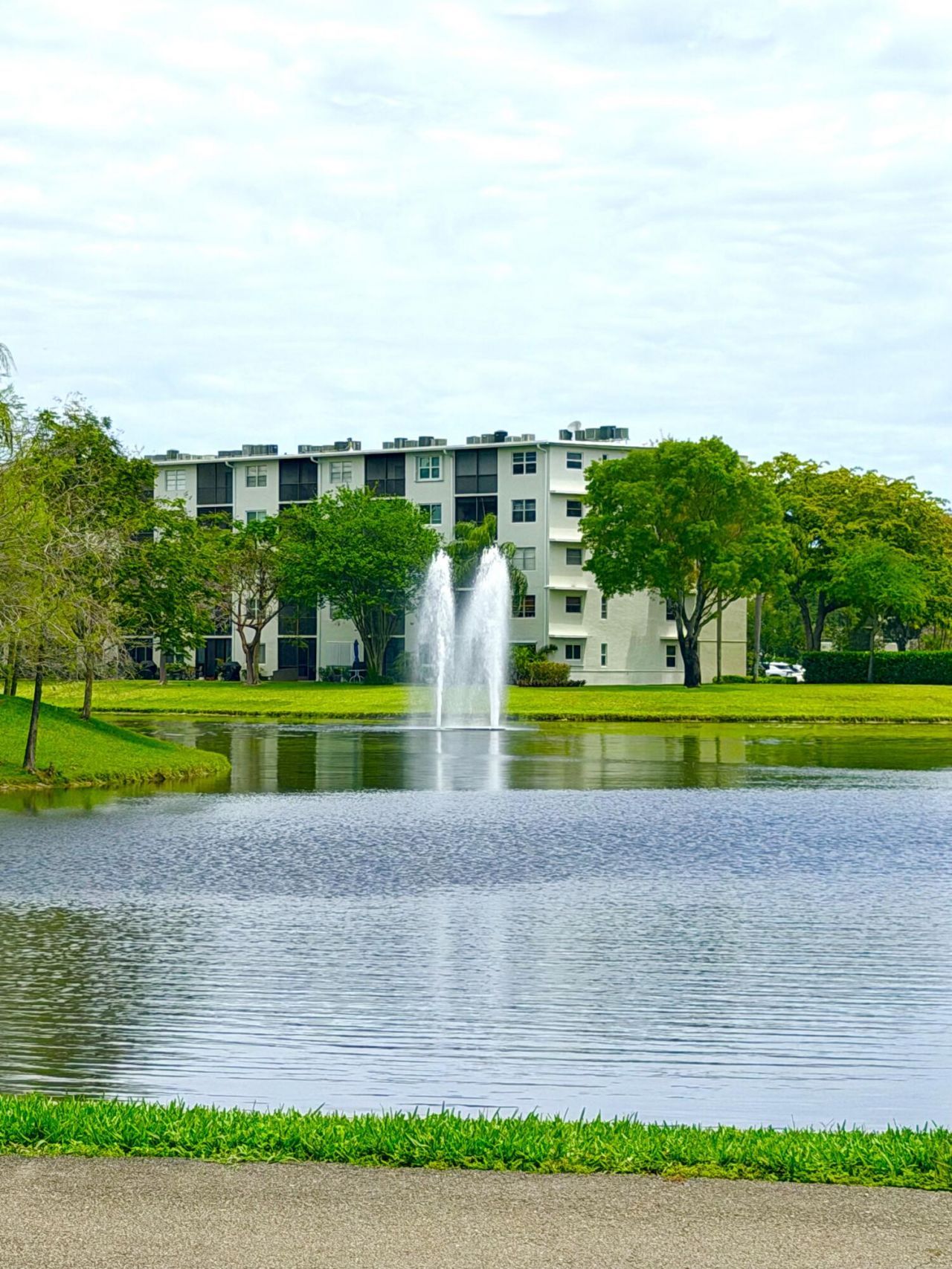 2200 S Cypress Bend Drive, Unit 101, Pompano Beach, FL 33069 Photo