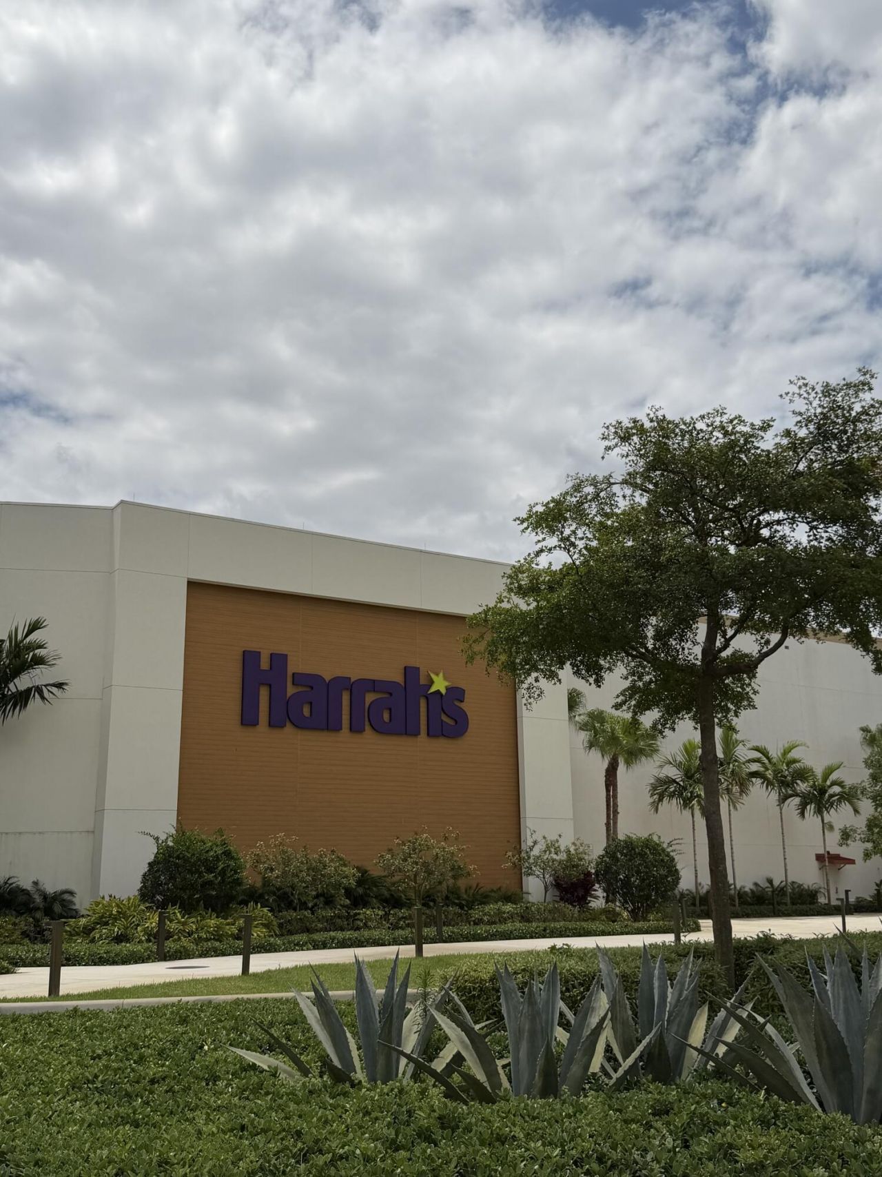 2200 S Cypress Bend Drive, Unit 101, Pompano Beach, FL 33069 Photo