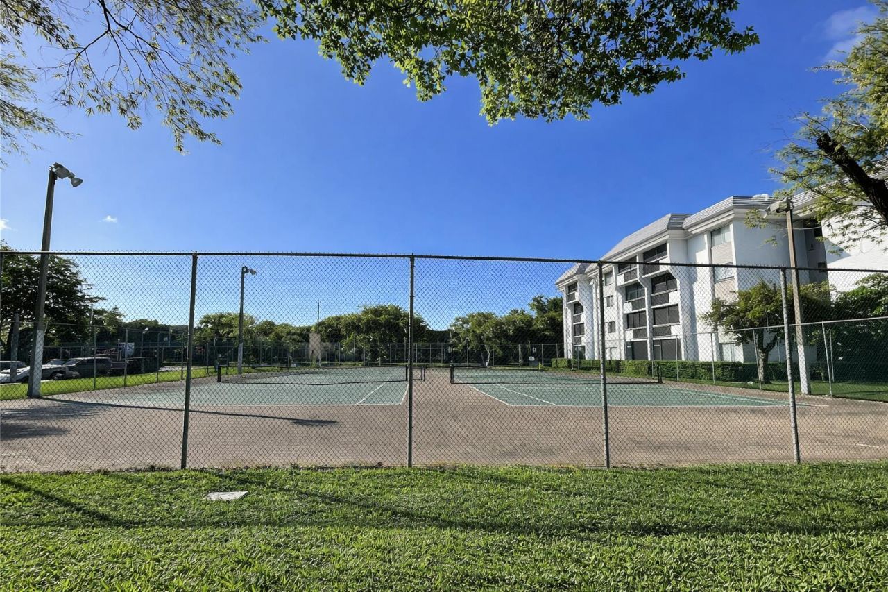 711 N Pine Island Road, Unit 210, Plantation, FL 33324 Photo