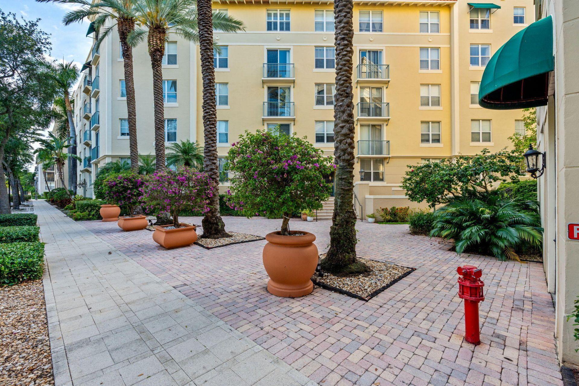 720 S Sapodilla Avenue, Unit 106, West Palm Beach, FL 33401 Photo
