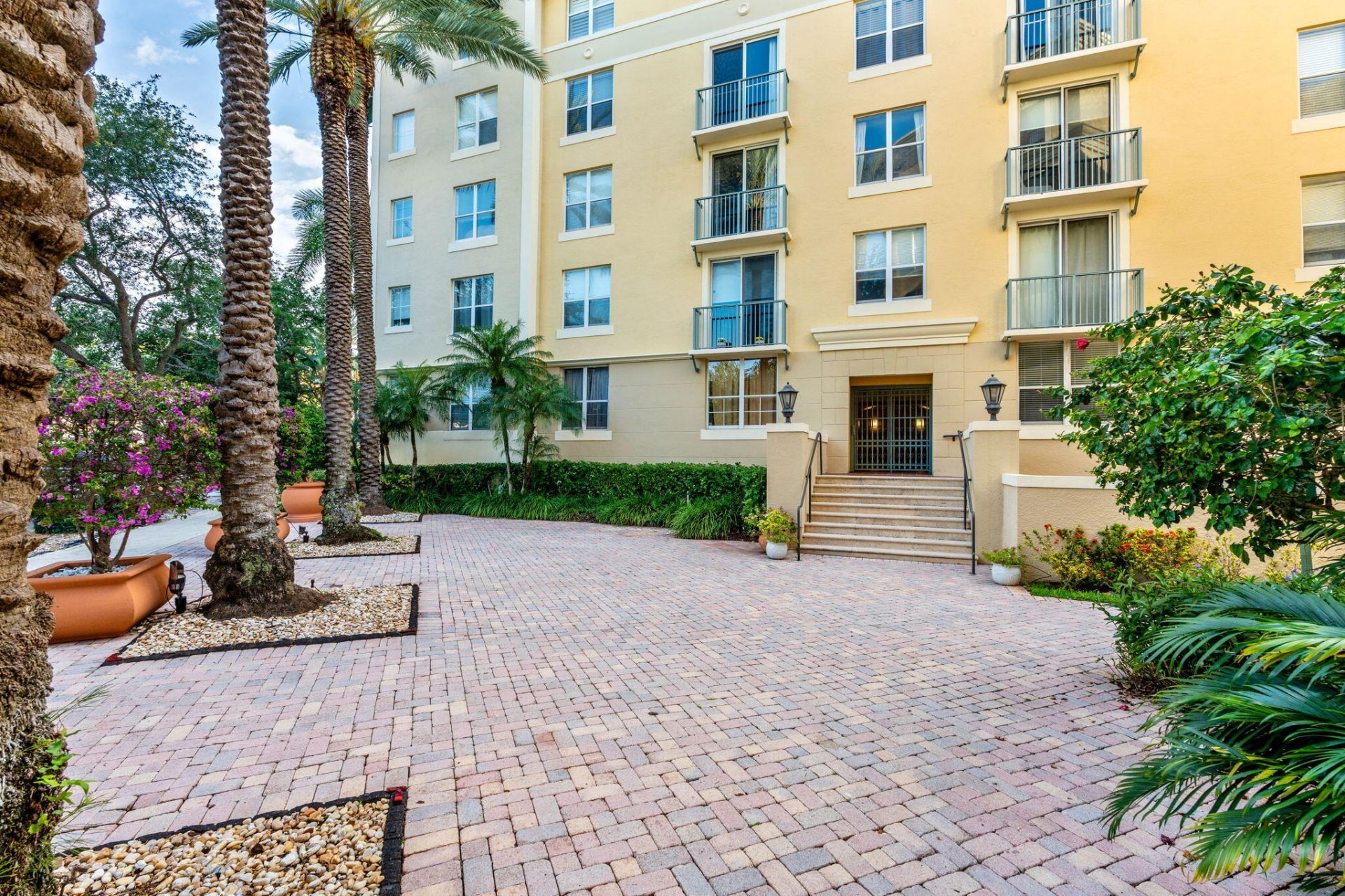 720 S Sapodilla Avenue, Unit 106, West Palm Beach, FL 33401 Photo
