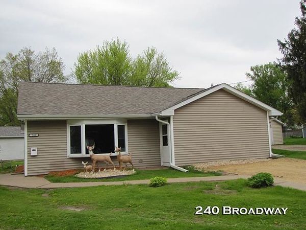 240 Broadway Street, Platteville, WI 53818