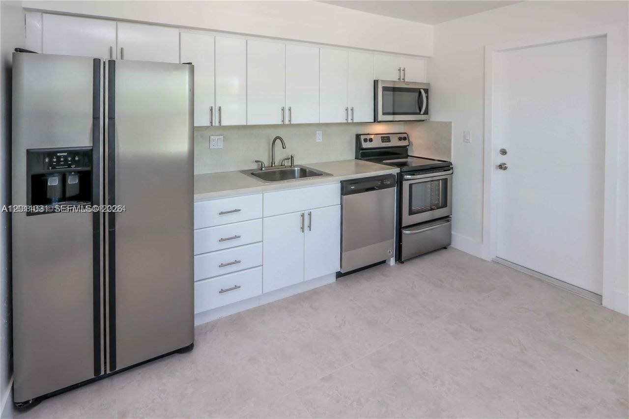 2943 SW 36th Ave , Unit A, Miami, FL 33133 Photo