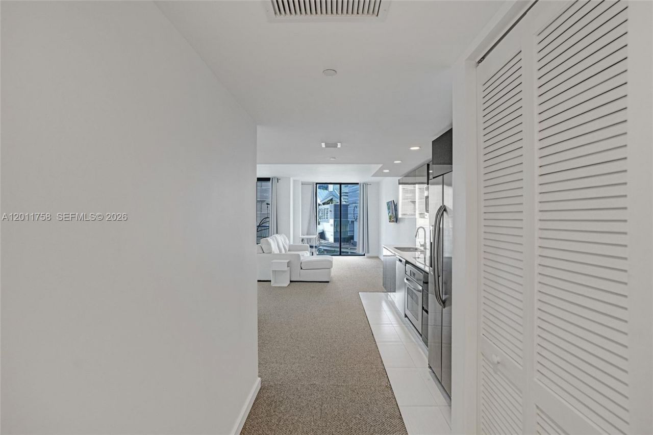 31 SE 6th St , Unit 805, Miami, FL 33131 Photo