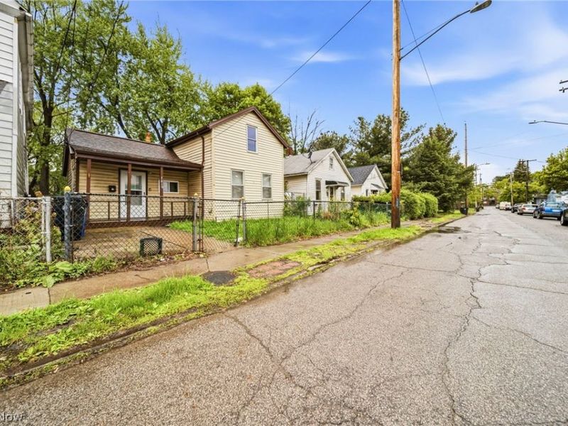 7610 Spafford Road, Cleveland, OH 44105 Photo 2