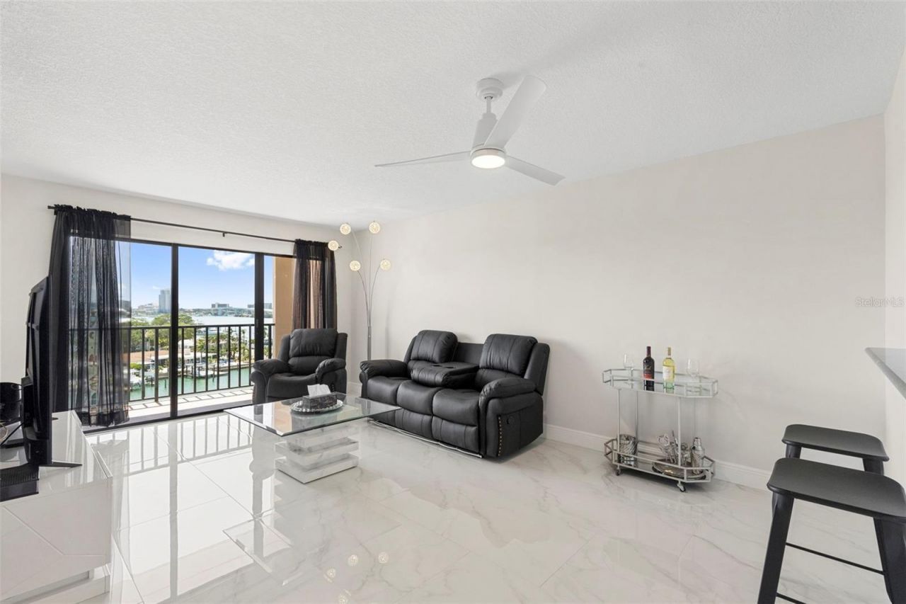51 Island Way, Unit 608, Clearwater Beach, FL 33767 Photo