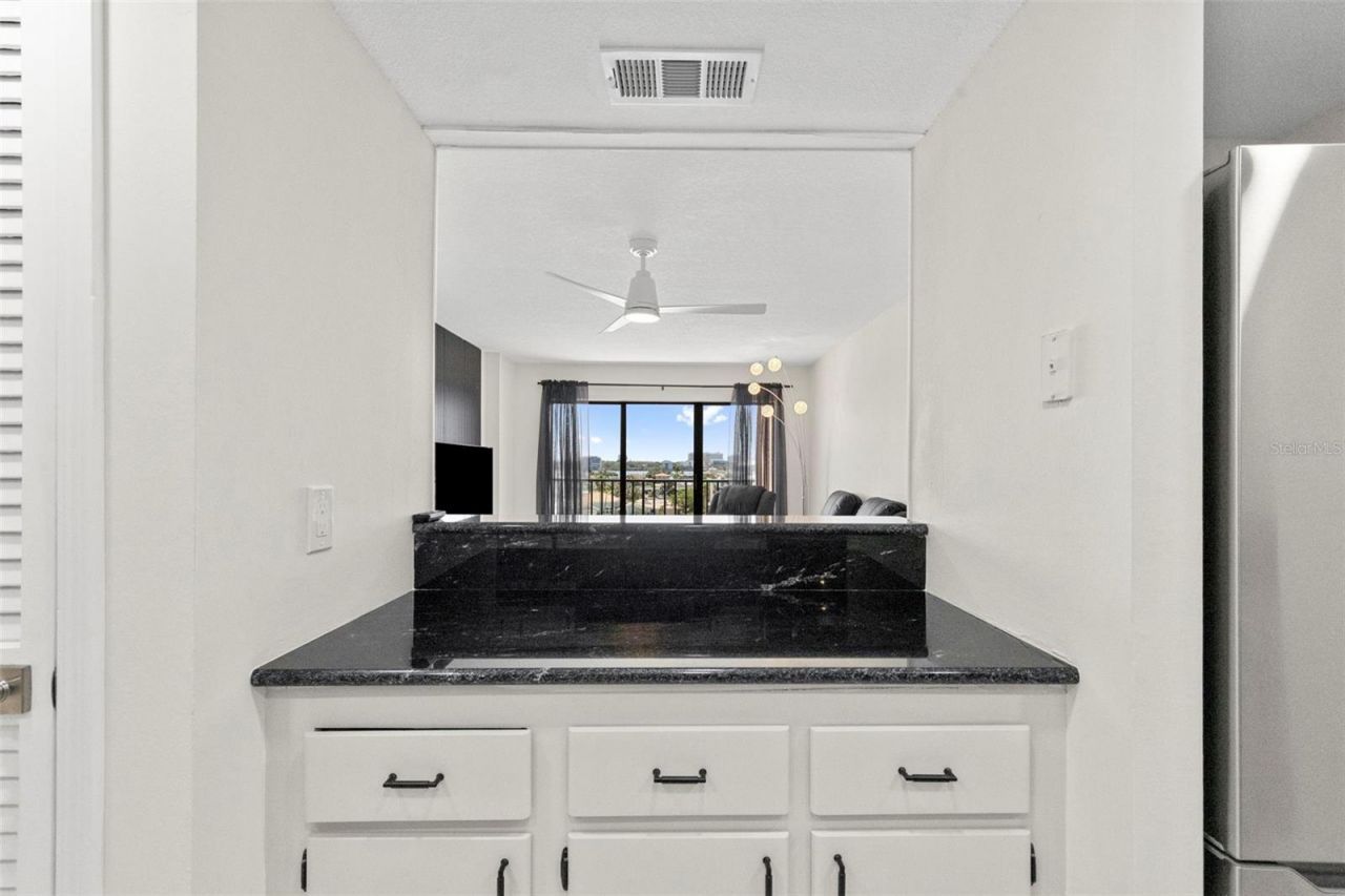 51 Island Way, Unit 608, Clearwater Beach, FL 33767 Photo