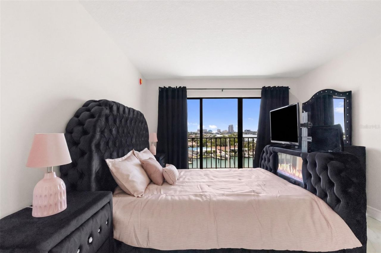 51 Island Way, Unit 608, Clearwater Beach, FL 33767 Photo