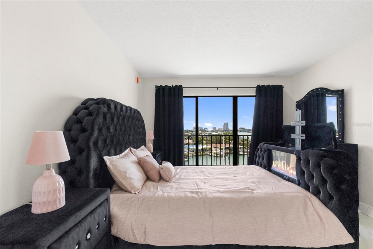 51 Island Way, Unit 608, Clearwater Beach, FL 33767 Photo