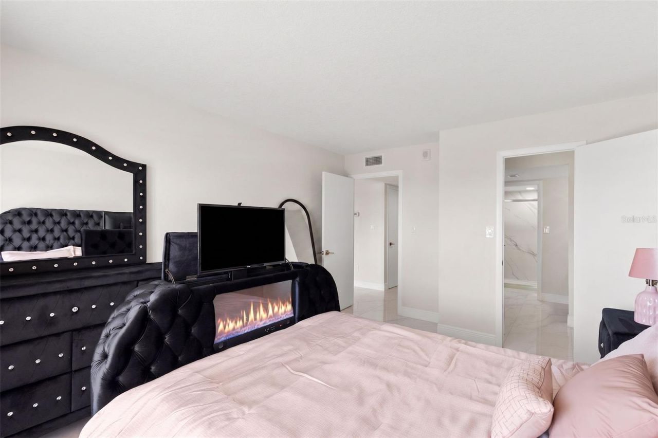 51 Island Way, Unit 608, Clearwater Beach, FL 33767 Photo