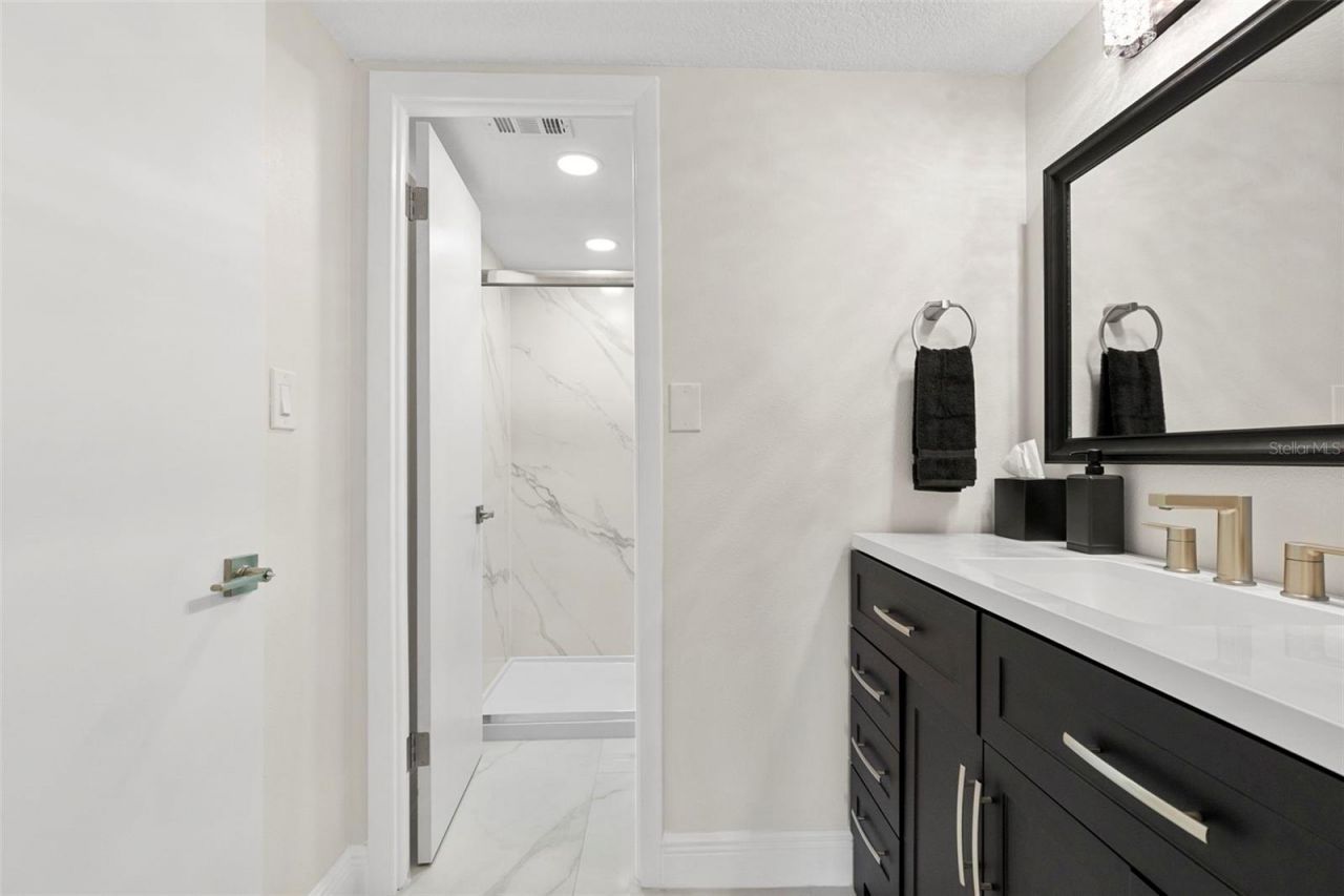 51 Island Way, Unit 608, Clearwater Beach, FL 33767 Photo