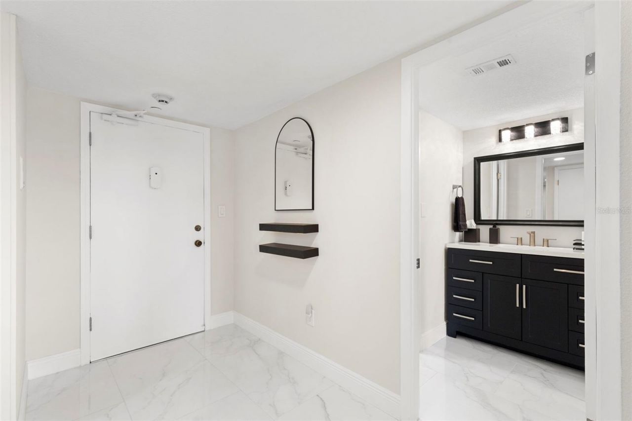 51 Island Way, Unit 608, Clearwater Beach, FL 33767 Photo