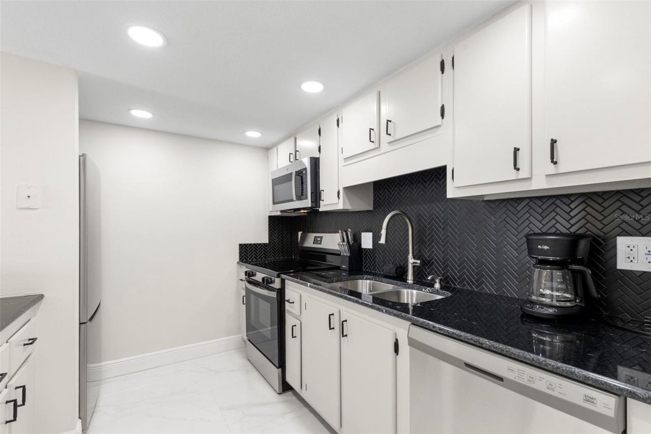 51 Island Way, Unit 608, Clearwater Beach, FL 33767 Photo