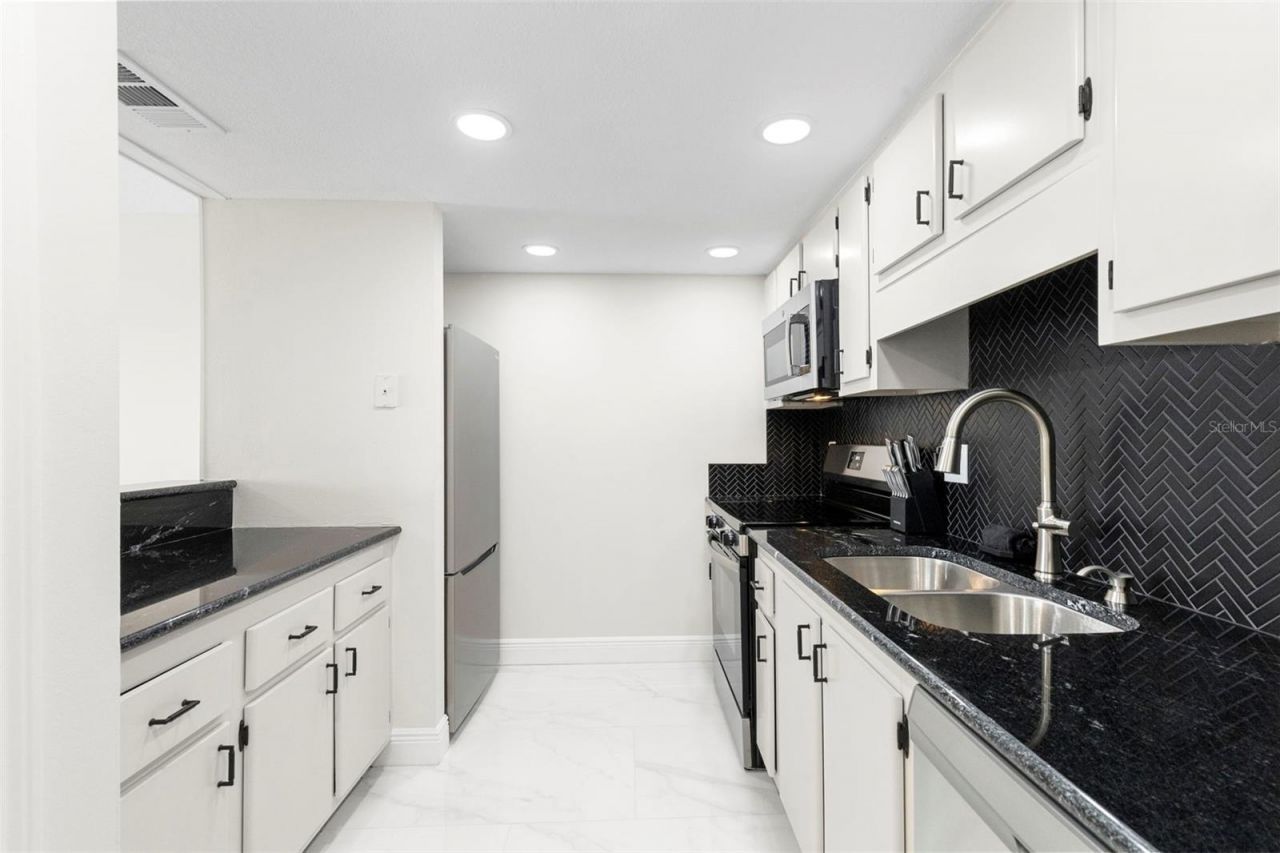 51 Island Way, Unit 608, Clearwater Beach, FL 33767 Photo