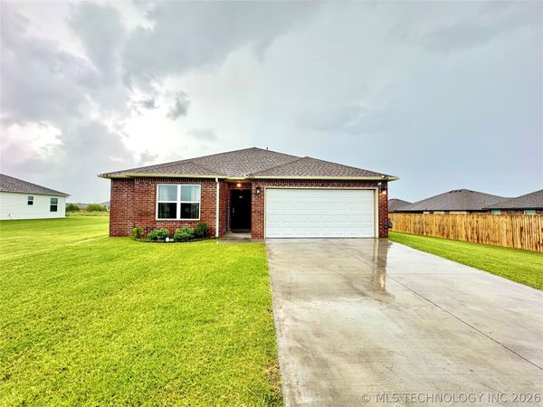 3907 S 150th East Avenue , Tulsa, OK 74134