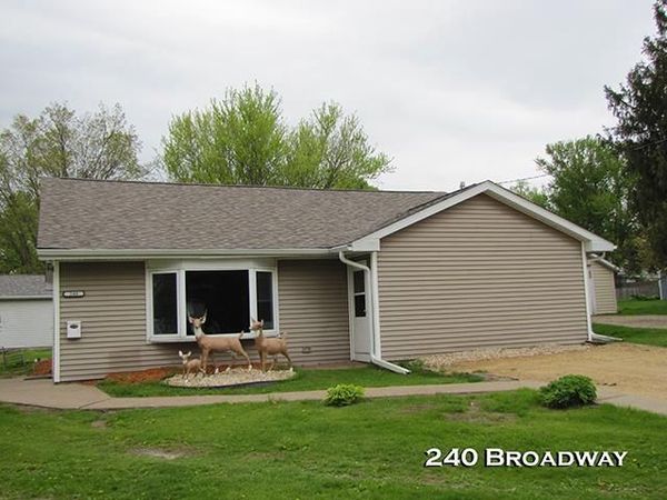 240 Broadway Street, Platteville, WI 53818
