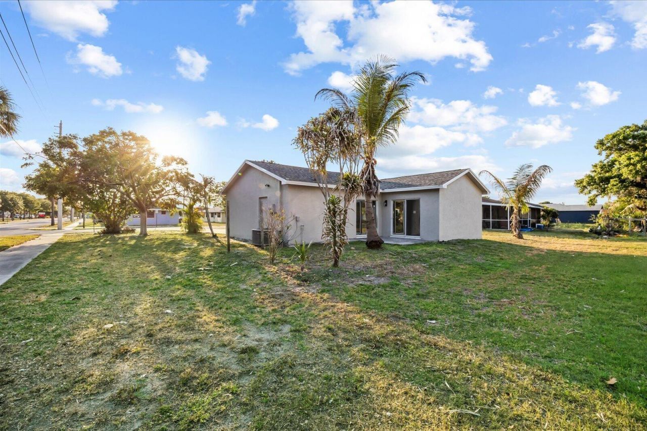 945 SE Forrest Park Drive, Stuart, FL 34994 Photo