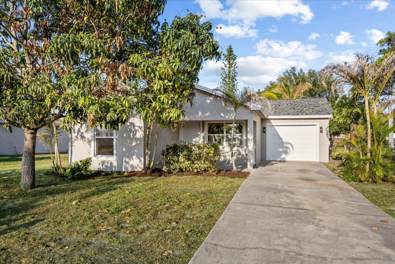 945 SE Forrest Park Drive, Stuart, FL 34994 Photo