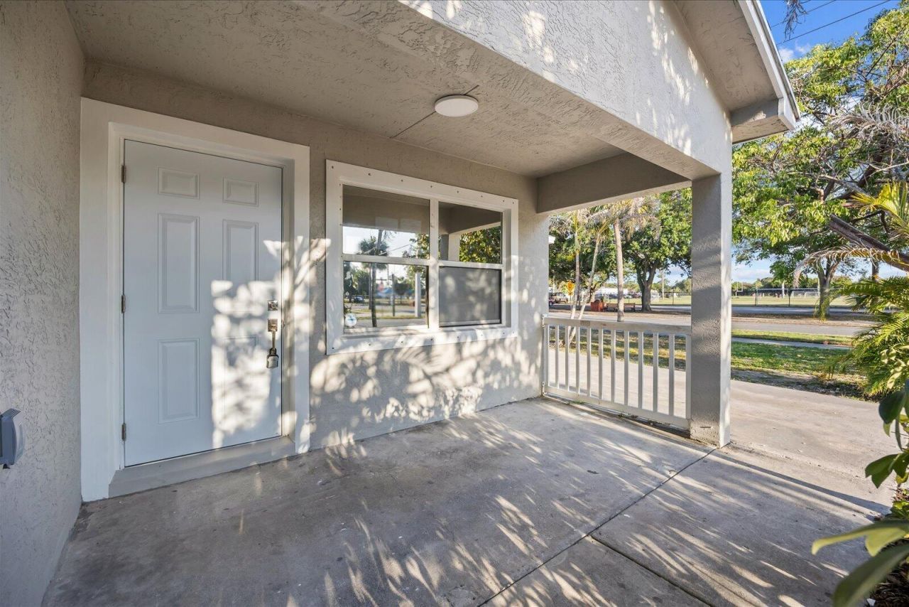 945 SE Forrest Park Drive, Stuart, FL 34994 Photo