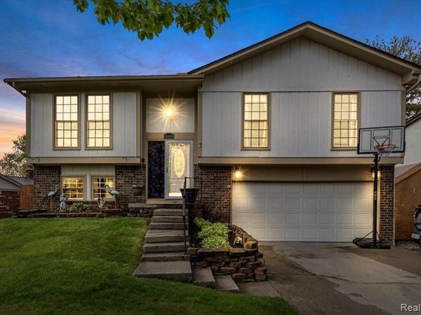 25436 Montebello Drive, Woodhaven, MI 48183