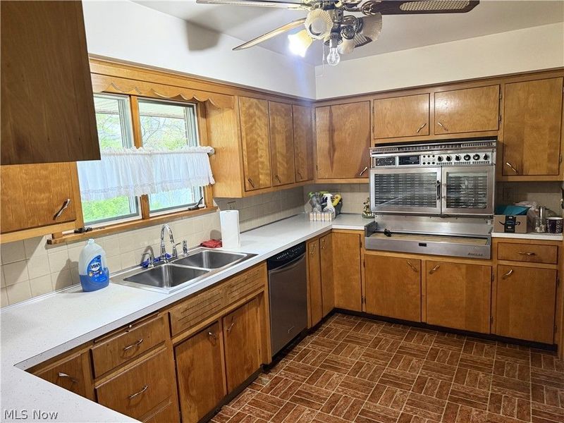 1952 Dodge Drive NW, Warren, OH 44485 Photo 4