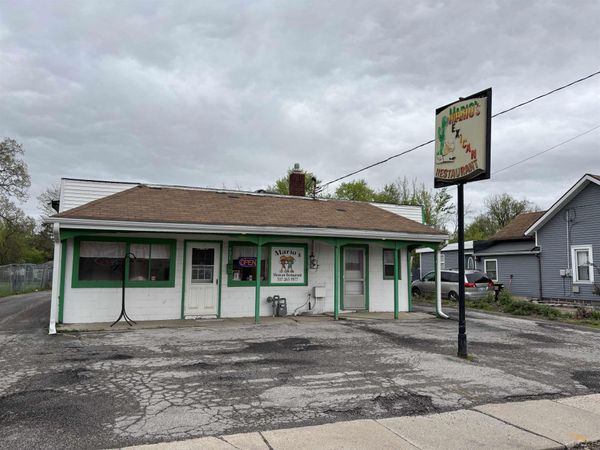 921 E Beecher , Adrian, MI 49221