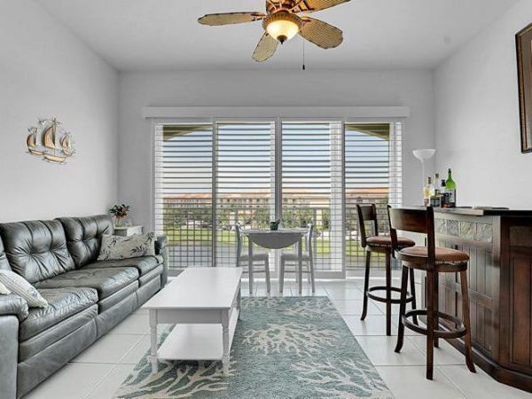 1 Harbour Isle Drive E, Unit Ph2, Fort Pierce, FL 34949