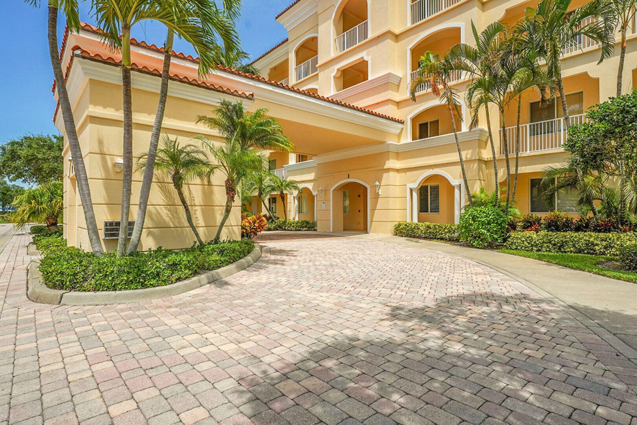 1 Harbour Isle Drive E, Unit Ph2, Fort Pierce, FL 34949 Photo