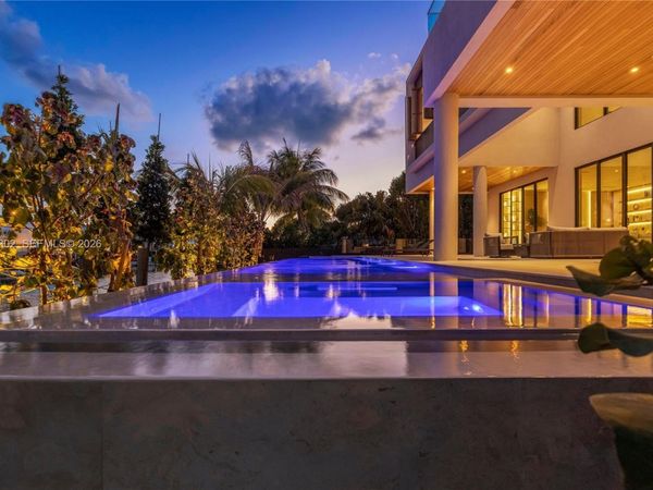 2006 NE 124th St, North Miami, FL 33181
