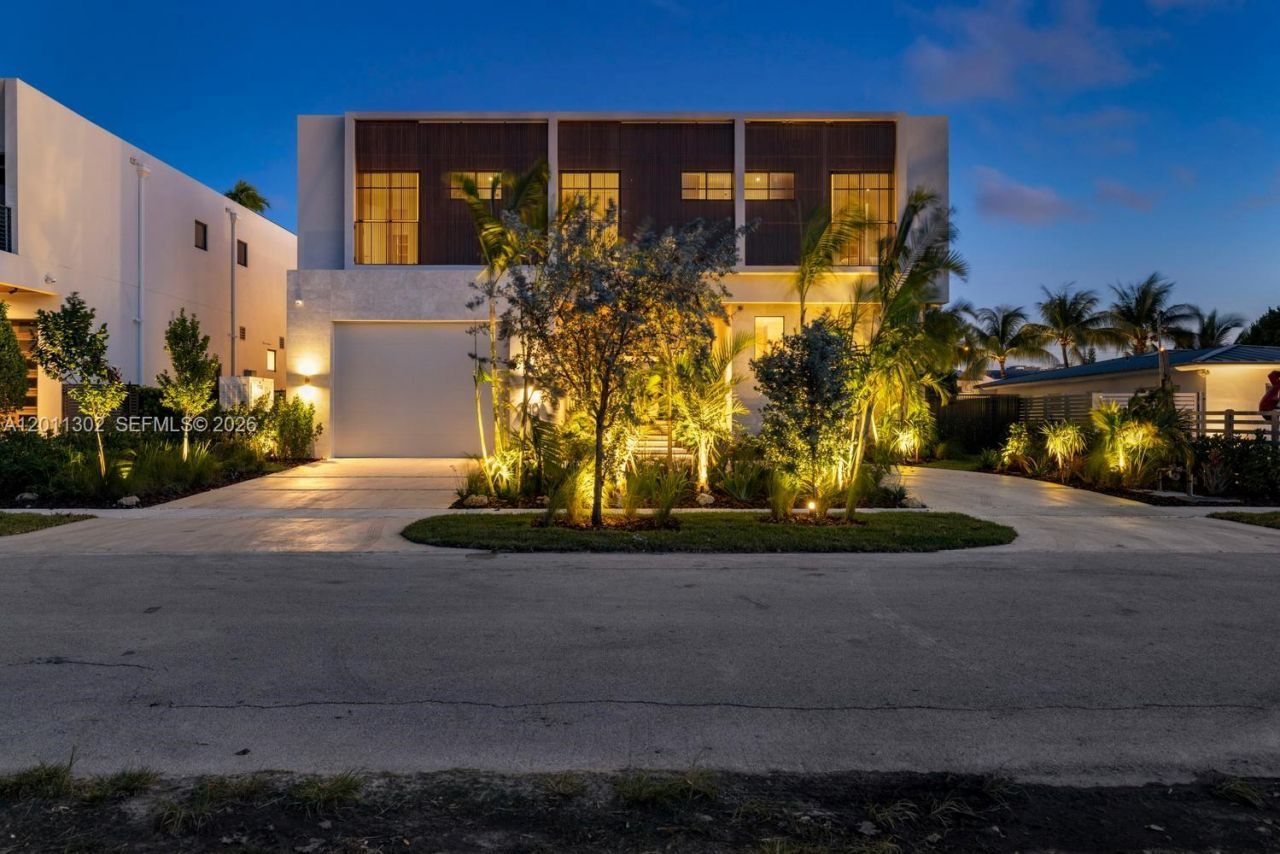 2006 NE 124th St, North Miami, FL 33181 Photo