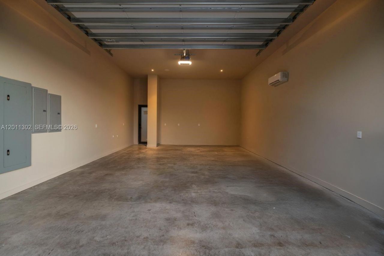2006 NE 124th St, North Miami, FL 33181 Photo