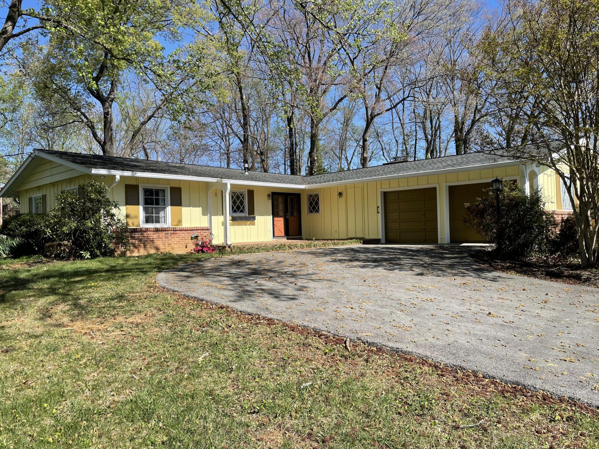 5245 Carriage Dr, Roanoke, VA 24018 Main Photo