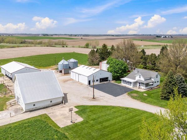22 1ST Avenue, Melbourne, IA 50162