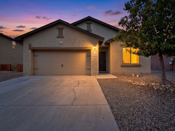 2923 Bosque De Oro Drive SW, Albuquerque, NM 87121