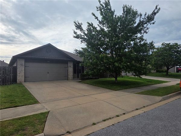2410 S 11th Place , Rogers, AR 72758