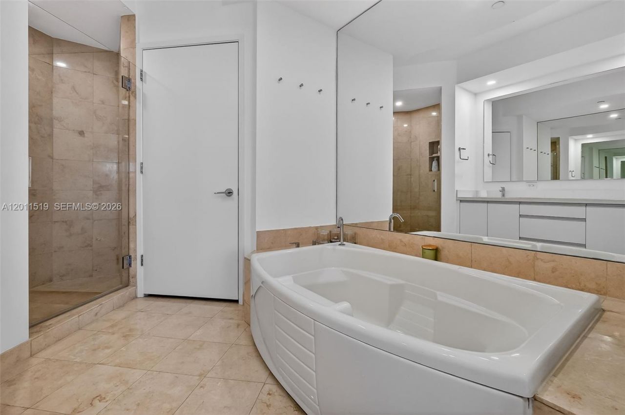 705 Crandon Blvd , Unit 506, Key Biscayne, FL 33149 Photo