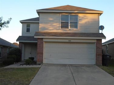 5008 Waterford Drive, Fort Worth, TX 76179