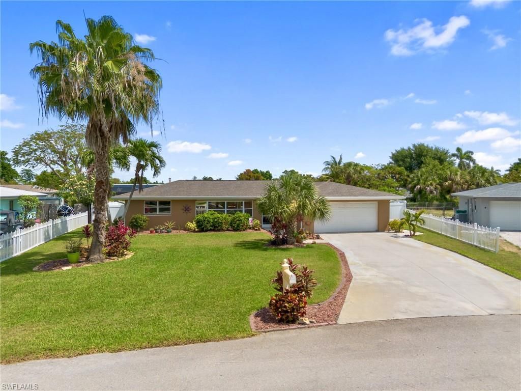 1685 N Hermitage Rd, Fort Myers, FL 33919 Photo