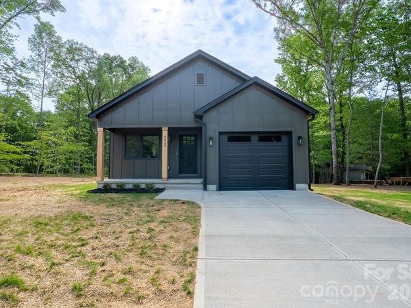2424 Puetts Chapel Road , Bessemer City, NC 28016