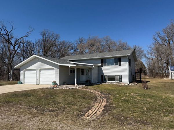 37488 320th Street , Roseau, MN 56751