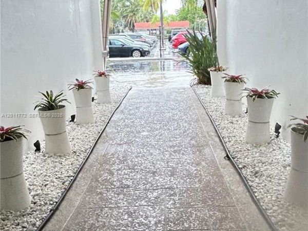 3000 NE 16th Ave , Unit 405, Oakland Park, FL 33334